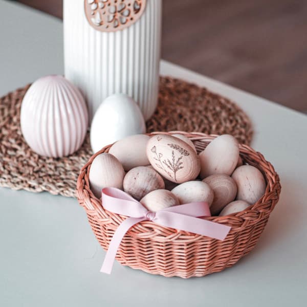 velikonocni-vajicka-v-kosiku